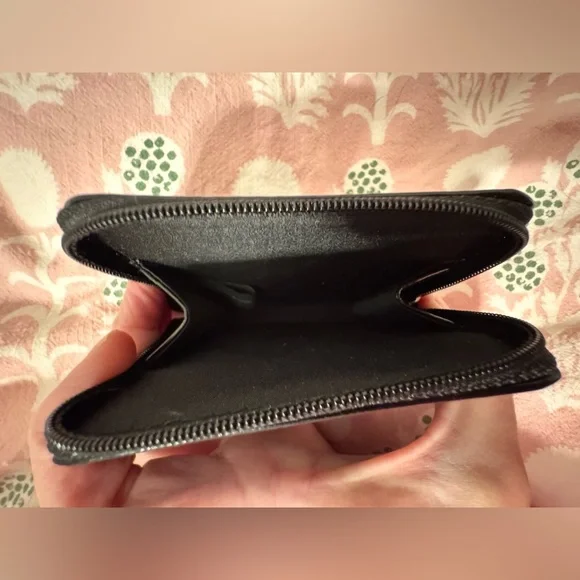 Dior Diva Beauty VIP Gift - Wallet / Card Holder, Vinyl Black - Picture 5 of 5